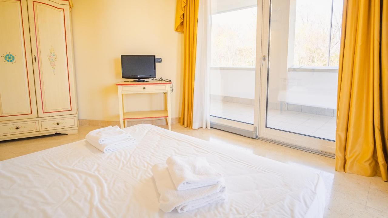 Relais Du Lac Village - Italian Homing Десенцано дел Гарда Екстериор снимка