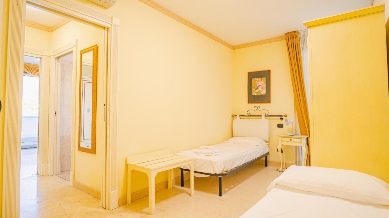 Relais Du Lac Village - Italian Homing Десенцано дел Гарда Екстериор снимка
