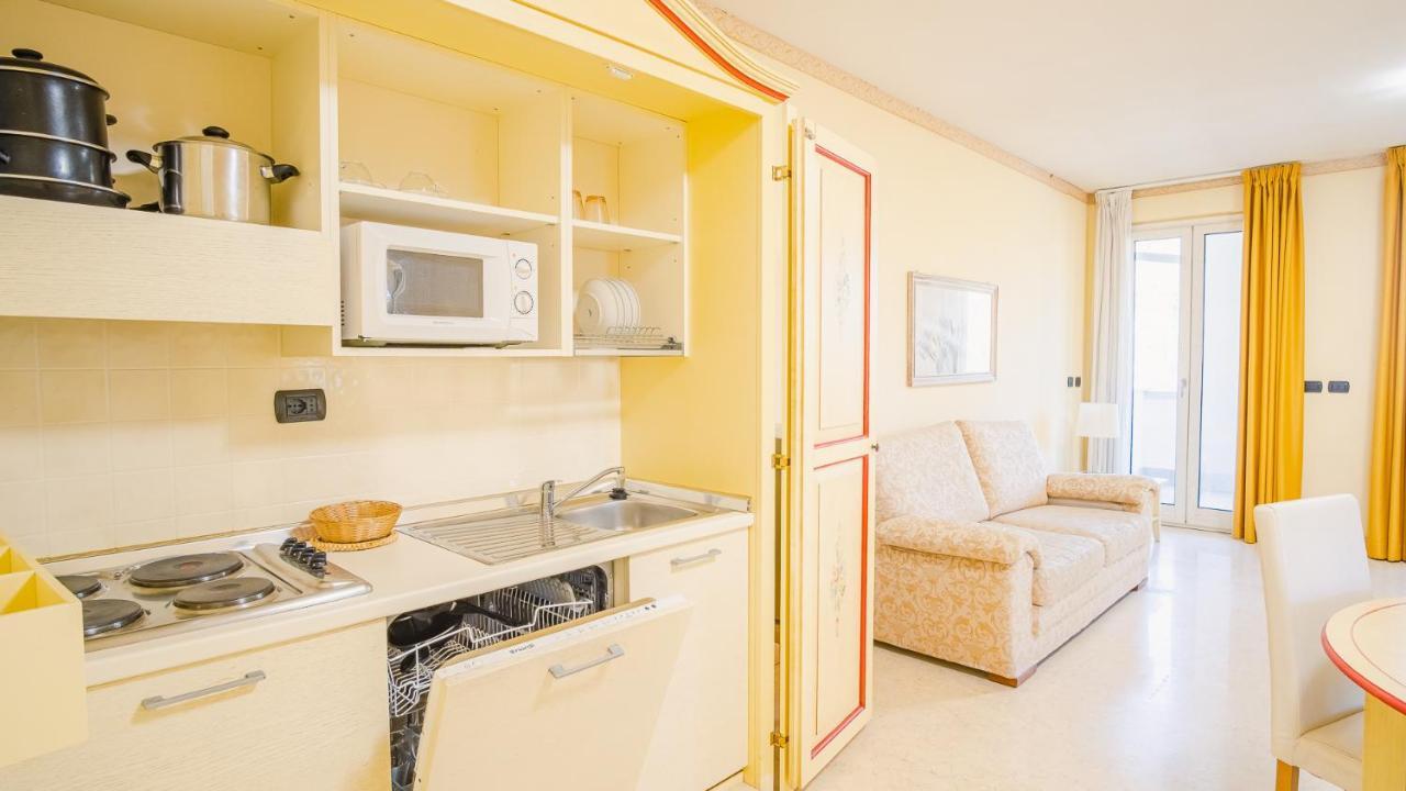 Relais Du Lac Village - Italian Homing Десенцано дел Гарда Екстериор снимка