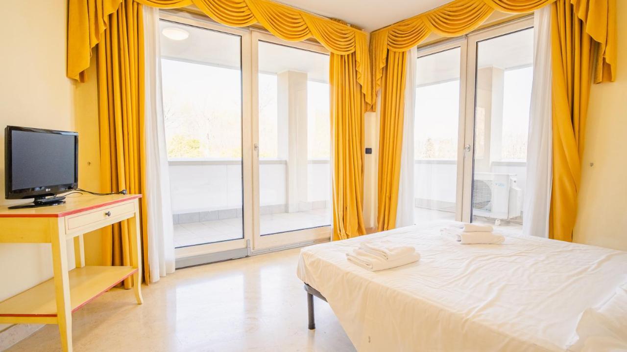 Relais Du Lac Village - Italian Homing Десенцано дел Гарда Екстериор снимка