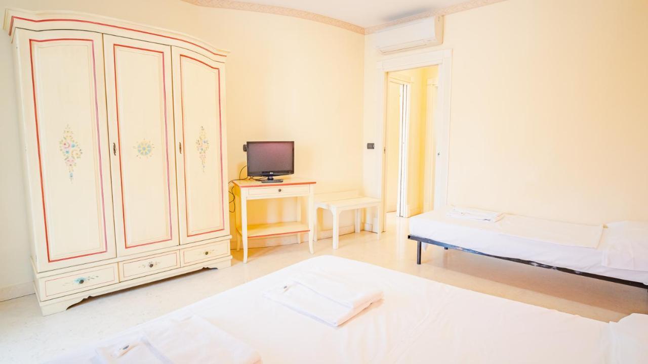 Relais Du Lac Village - Italian Homing Десенцано дел Гарда Екстериор снимка
