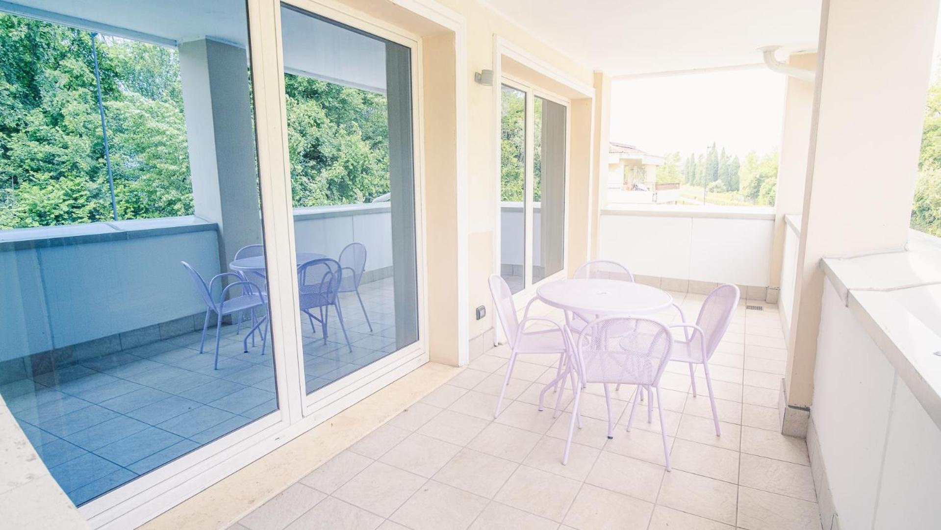 Relais Du Lac Village - Italian Homing Десенцано дел Гарда Екстериор снимка